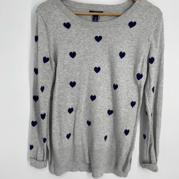 GAP Sweater Women’s Medium Gray With Navy Hearts Whimsical Classic Feminine - Picture 1 of 6